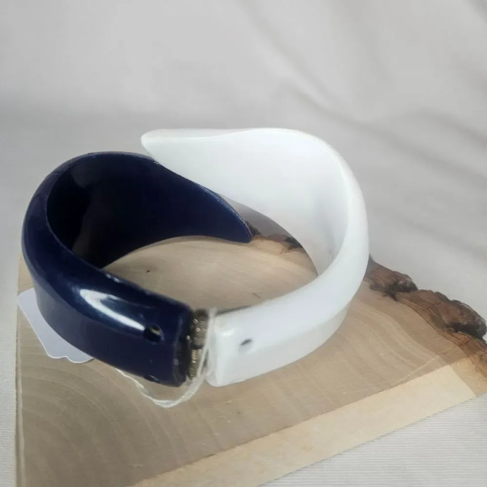 Vintage Blue and White Bypass Clamper Bangle 6.75